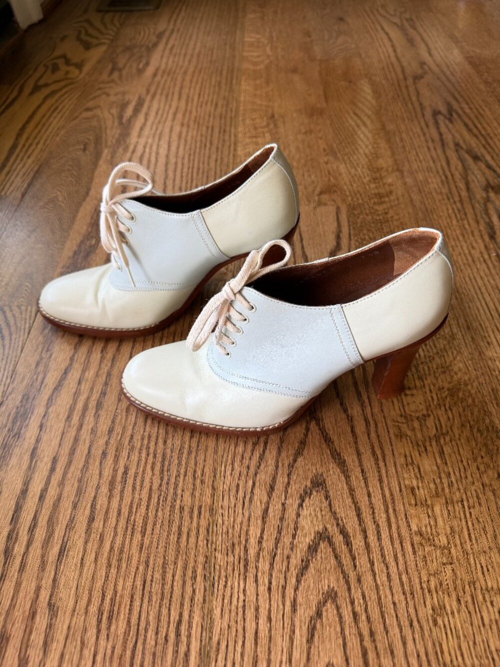 Vintage Ralph Lauren Collection Ivory leather Oxford Heel Pumps